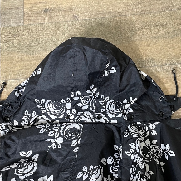 Capelli New York black and white floral print hooded RainTrench Coat - Picture 16 of 16